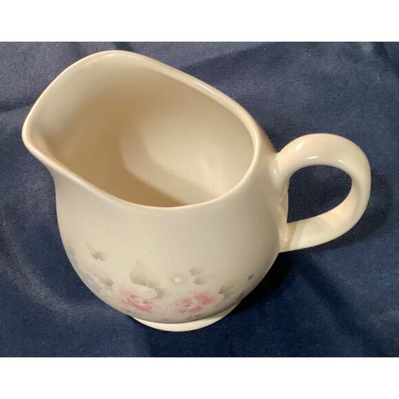Vintage Pfaltzgraff Tea Rose Creamer 5” Tall Pitcher Stoneware - Picture 9 of 10